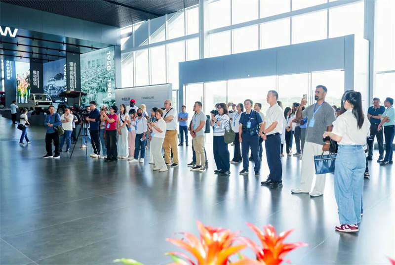 ASEAN-Medien besucht SAIC-GM-Wuling, um die Geheimnisse der E-Smart-Entwicklung des Unternehmens zu untersuchen